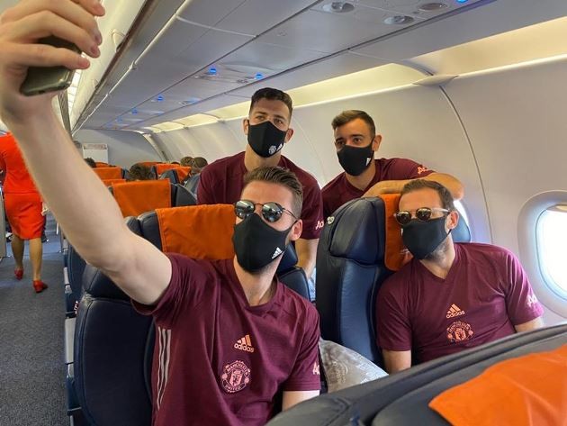 Man Utd đáp sân bay - Bóng Đá