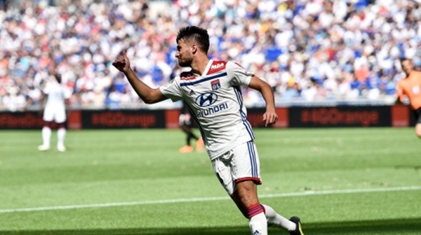 PSG muốn chiêu mộ Leo Dubois từ Lyon - Bóng Đá