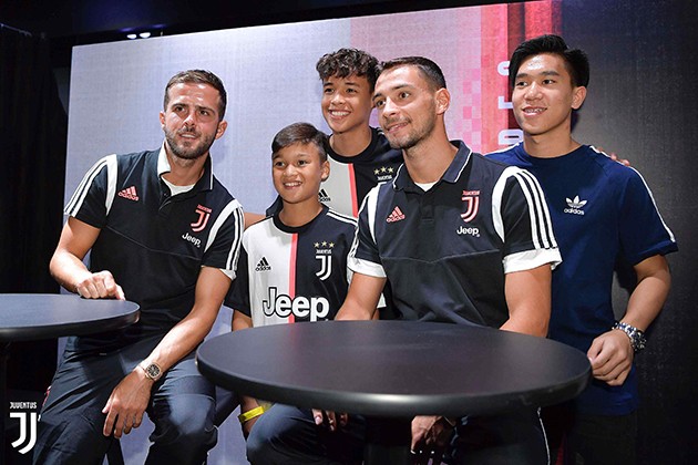 Ảnh: Dàn sao 'khủng' Juventus đã đến SIngapore - Bóng Đá