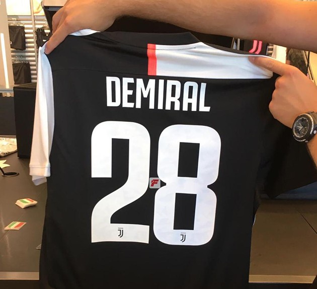 Rơi nước mắt về chuyện chọn số áo 28 của sao Juventus - Bóng Đá