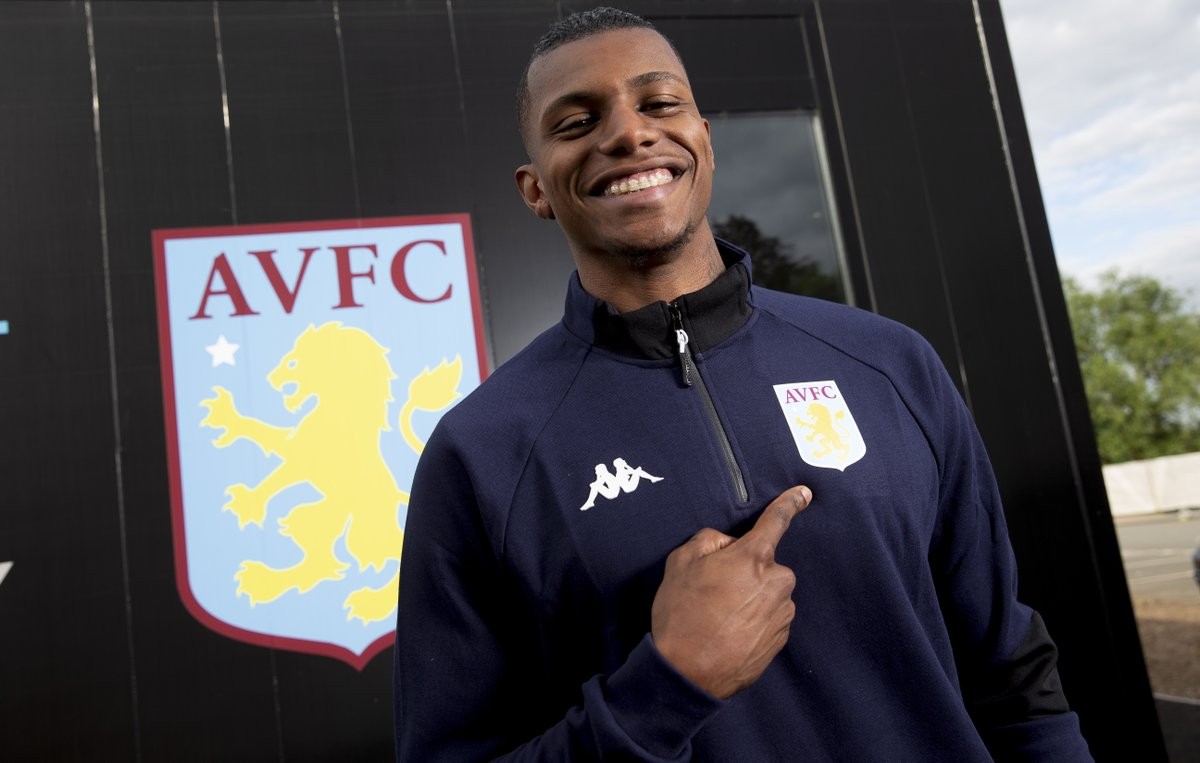 VILLA SIGN ENGELS - Bóng Đá