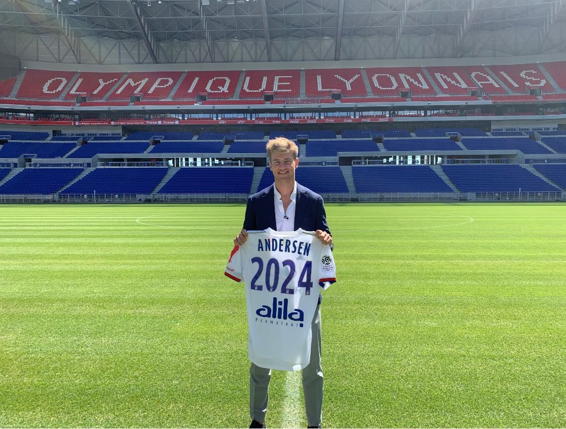 CHÍNH THỨC: Trung vệ Arsenal, Man Utd từng theo đuổi ra mắt Lyon - Bóng Đá