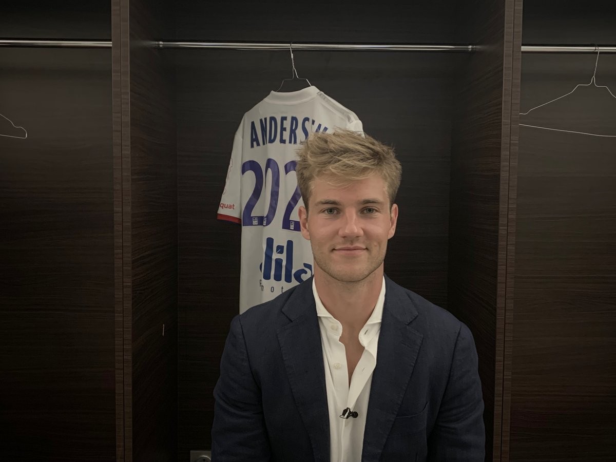 CHÍNH THỨC: Trung vệ Arsenal, Man Utd từng theo đuổi ra mắt Lyon - Bóng Đá