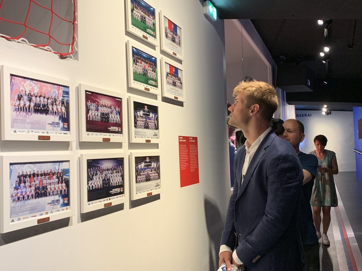 CHÍNH THỨC: Trung vệ Arsenal, Man Utd từng theo đuổi ra mắt Lyon - Bóng Đá