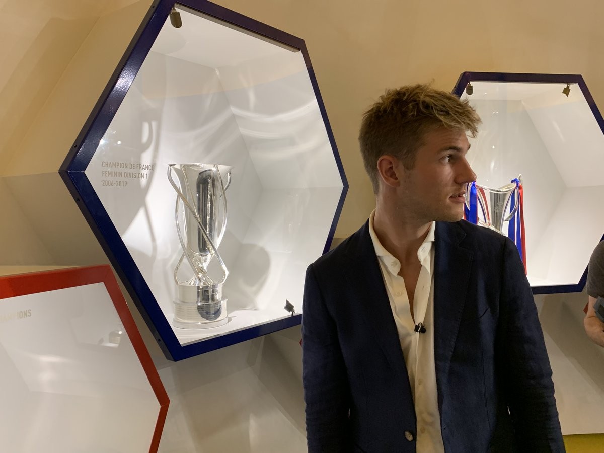 CHÍNH THỨC: Trung vệ Arsenal, Man Utd từng theo đuổi ra mắt Lyon - Bóng Đá