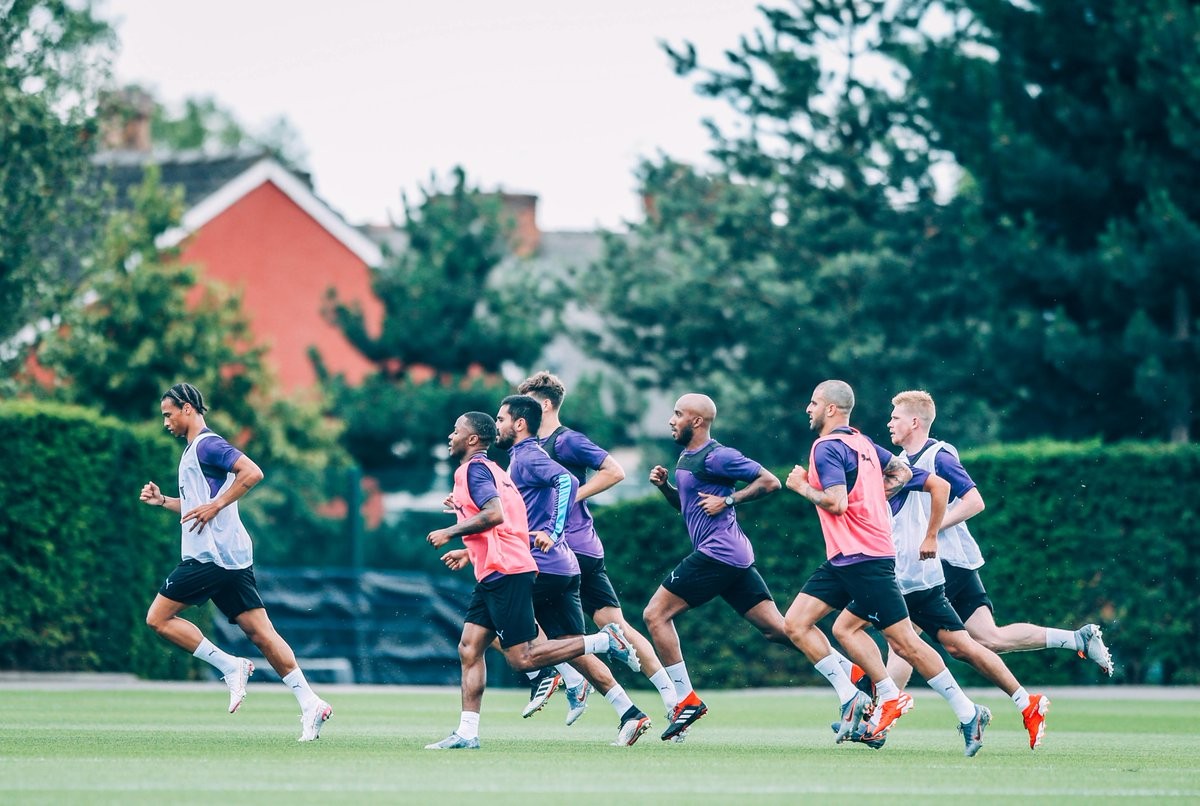Man City plane GROUNDED at Manchester Airport as flight to China was disrupted by Thomas Cook admin error - Bóng Đá