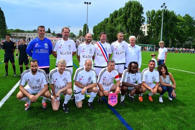 Wenger's still got it! Former Arsenal boss, 69, rolls back the years at charity match - Bóng Đá