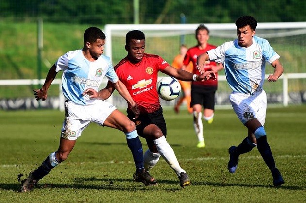 Exclusive: West Ham in Talks to Sign Man Utd Academy Star Mipo Odubeko - Bóng Đá
