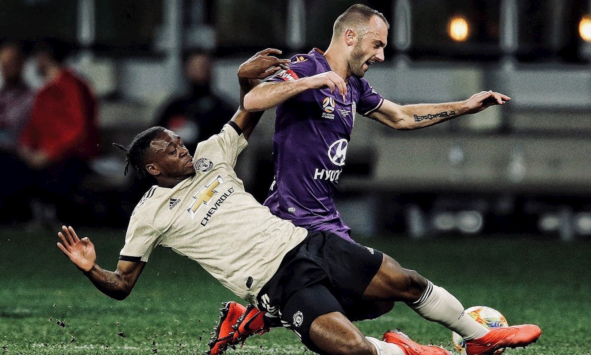 Manchester United 'slap astonishing £35m price tag on Paris Saint-Germain target Diogo Dalot' despite defender barely playing for them this season - Bóng Đá