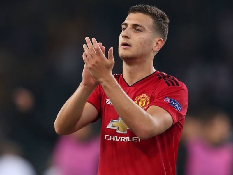 Manchester United 'slap astonishing £35m price tag on Paris Saint-Germain target Diogo Dalot' despite defender barely playing for them this season - Bóng Đá