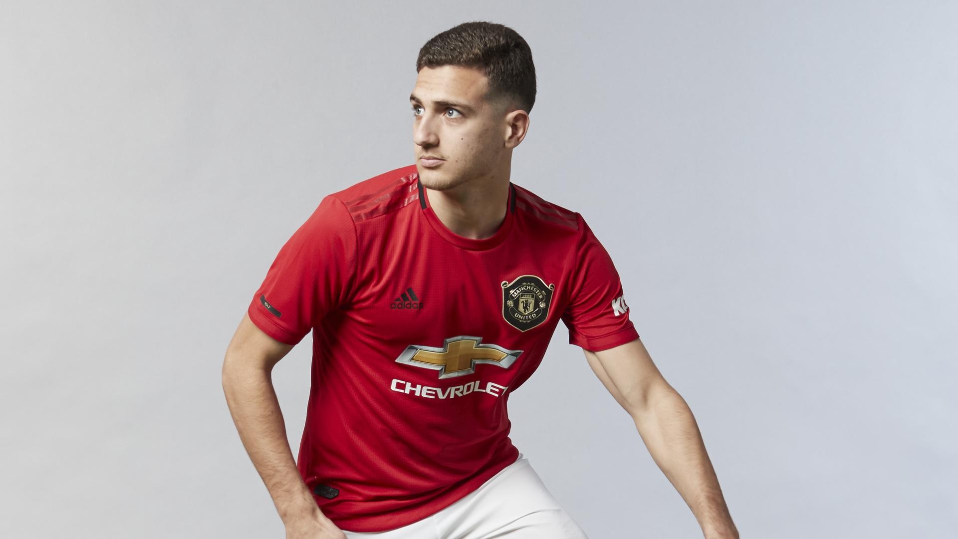 Manchester United 'slap astonishing £35m price tag on Paris Saint-Germain target Diogo Dalot' despite defender barely playing for them this season - Bóng Đá