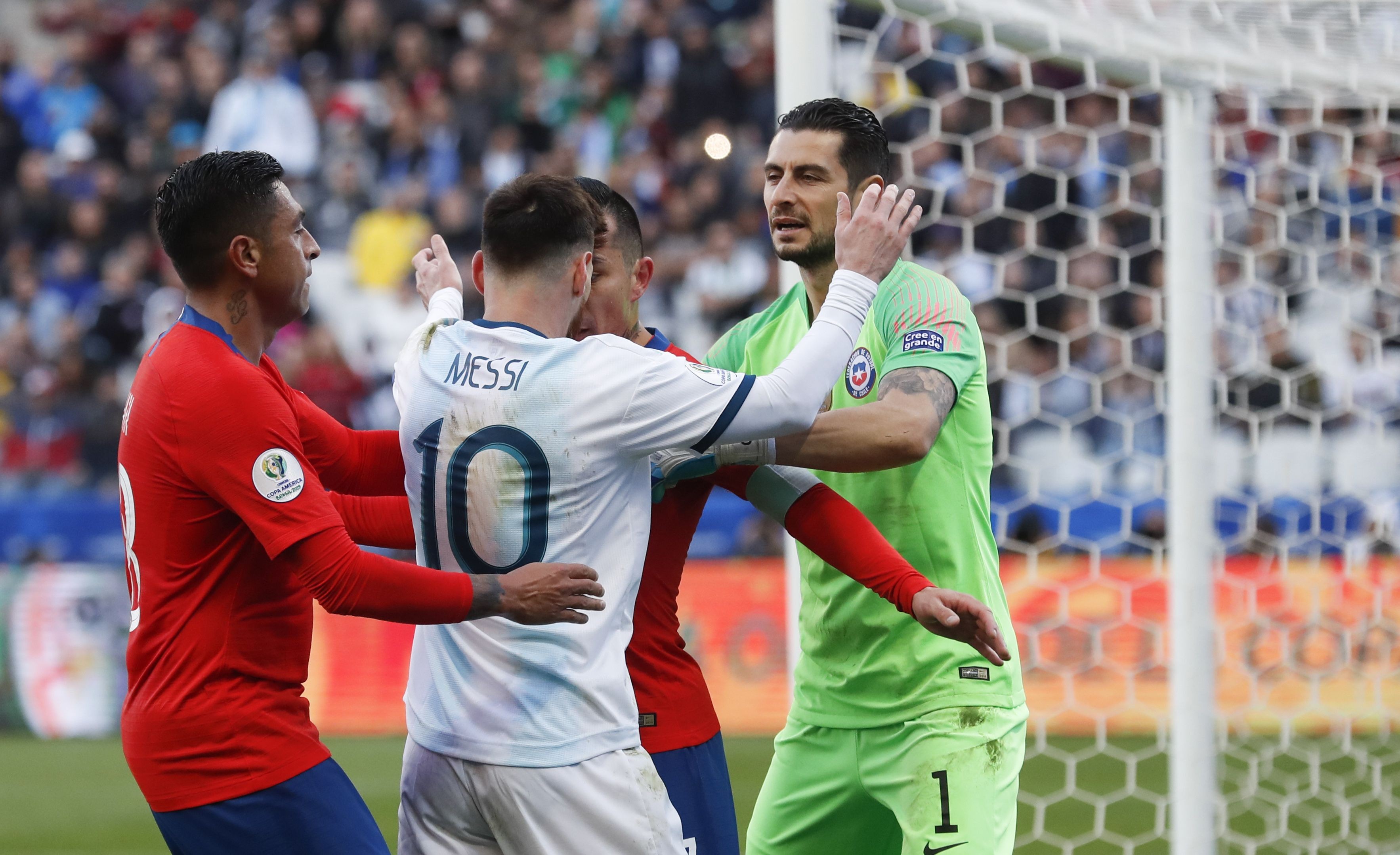 Người khiến Messi 'tắt điện' ra mắt tại Bologna - Bóng Đá