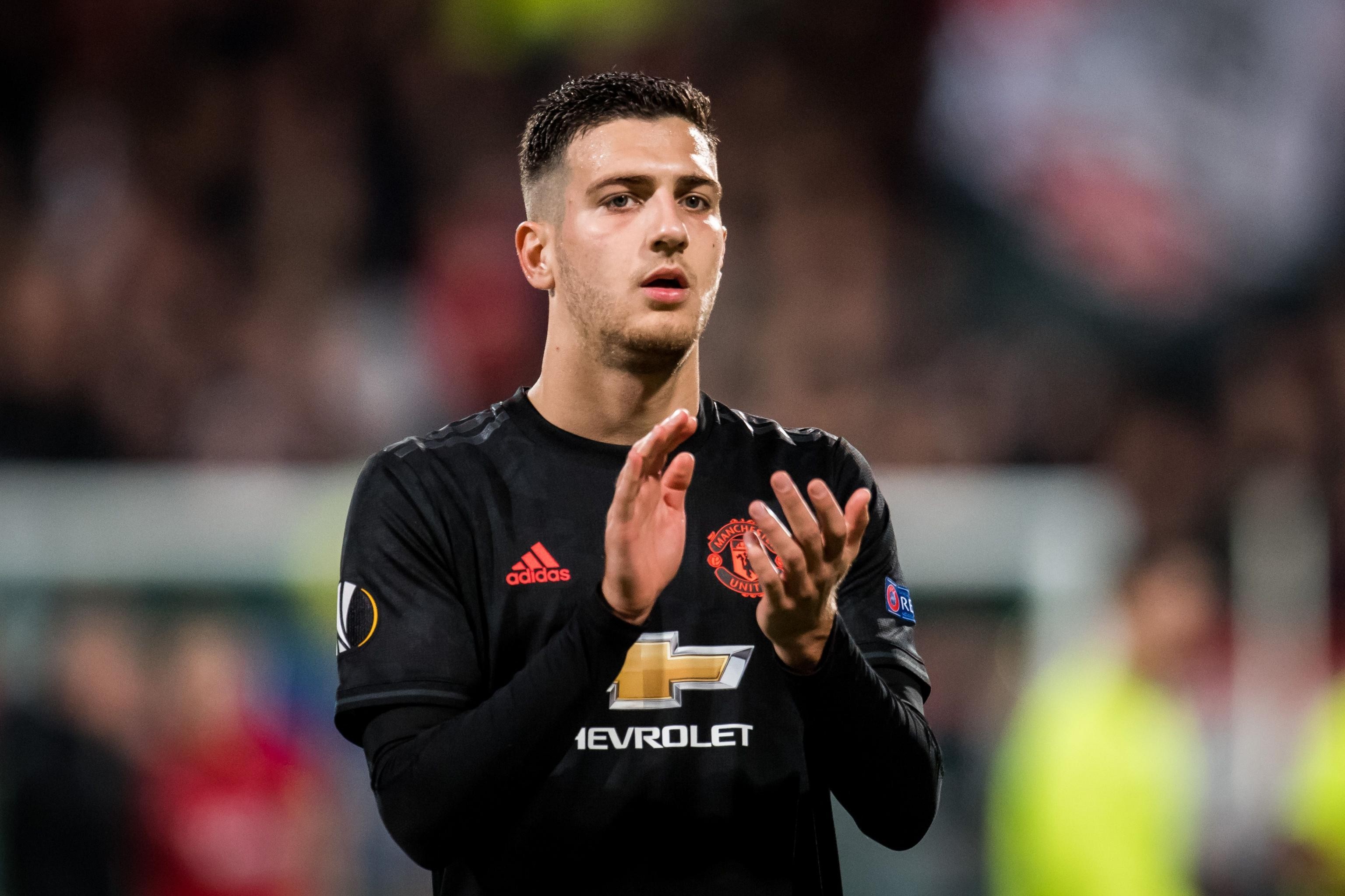 Manchester United 'slap astonishing £35m price tag on Paris Saint-Germain target Diogo Dalot' despite defender barely playing for them this season - Bóng Đá