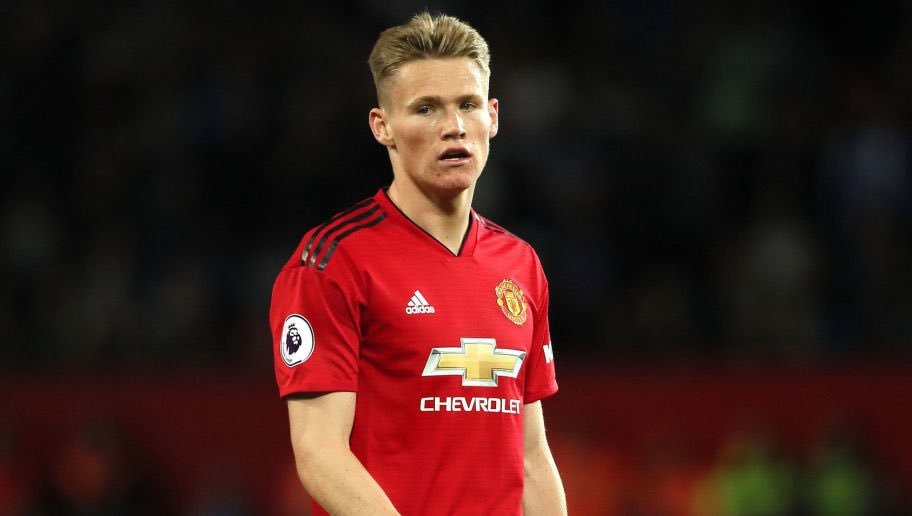 51% United fans think Fred should partner Paul Pogba in centre midfield after the international break - Bóng Đá