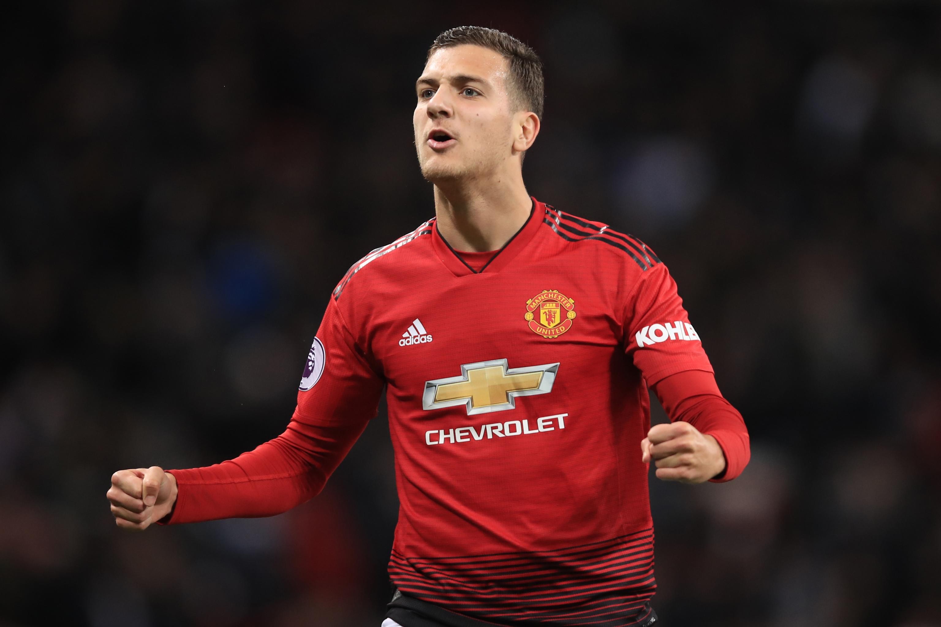 Manchester United 'slap astonishing £35m price tag on Paris Saint-Germain target Diogo Dalot' despite defender barely playing for them this season - Bóng Đá