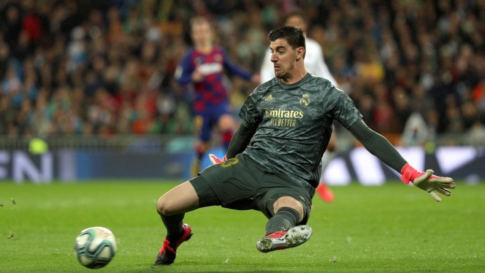 Real Madrid are considering a move for AC Milan goalkeeper Gianluigi Donnarumma this summer, a report claims, as well as other solutions. - Bóng Đá