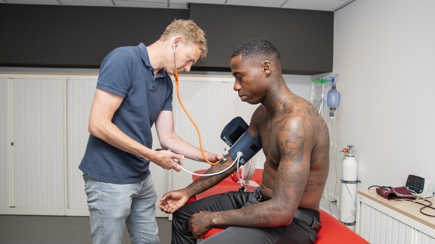 CHÍNH THỨC: Ajax ra mắt Quincy Promes - Bóng Đá