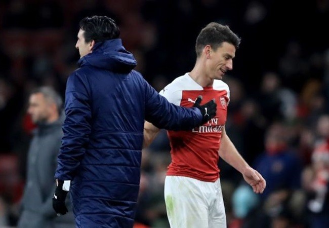 Laurent Koscielny has ‘divided and destabilised Arsenal dressing room’ - Bóng Đá
