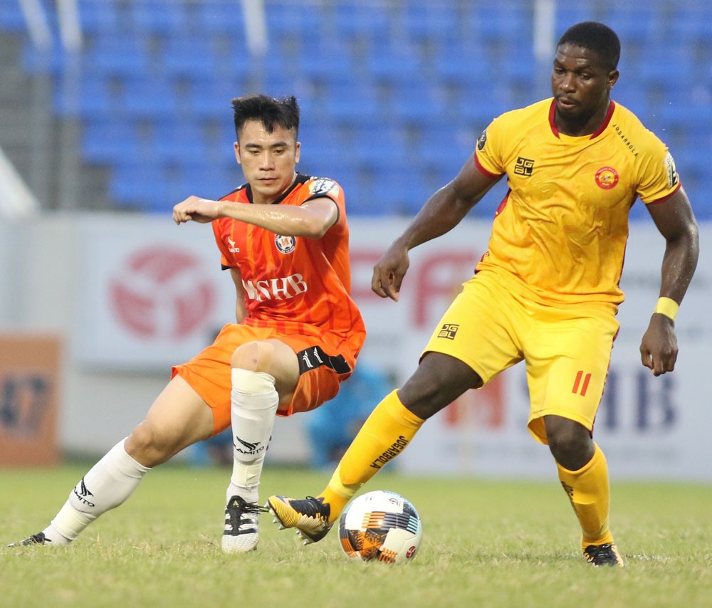 Sanna Khánh Hòa, Thanh Hóa: Sự tương phản thú vị về chiếc ghế HLV trưởng - Bóng Đá