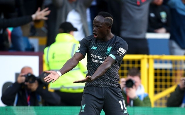 Dù đội nhà thắng trận, Mane vẫn tỏ ra ức chế tột độ với Salah - Bóng Đá