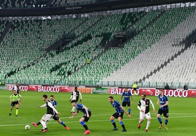 LASK úp mở việc trận đấu gặp Man Utd nguy cơ thi đấu không khán giả - Bóng Đá