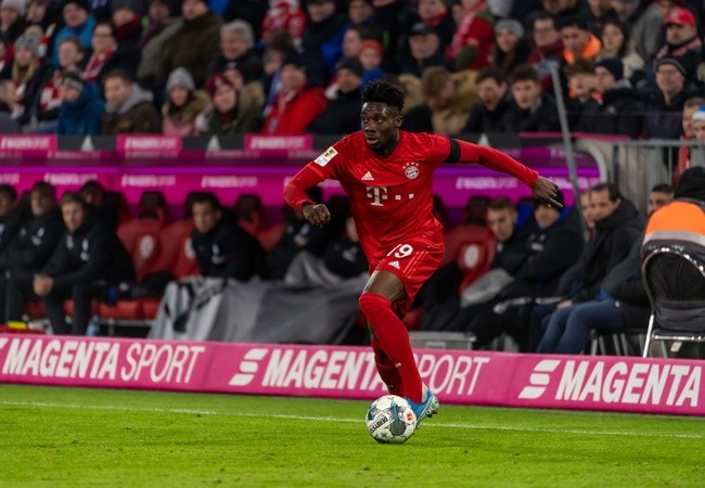 Alphonso Davies và những thông số 'cực đỉnh' ở trận gặp Dortmund - Bóng Đá