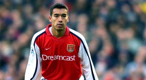 Arsenal legend Van Bronckhorst interested in ‘amazing’ job at Newcastle, - Bóng Đá