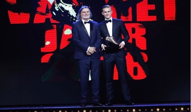 De Ligt tưởng nhớ Barry Hulshoff trên Instagram - Bóng Đá