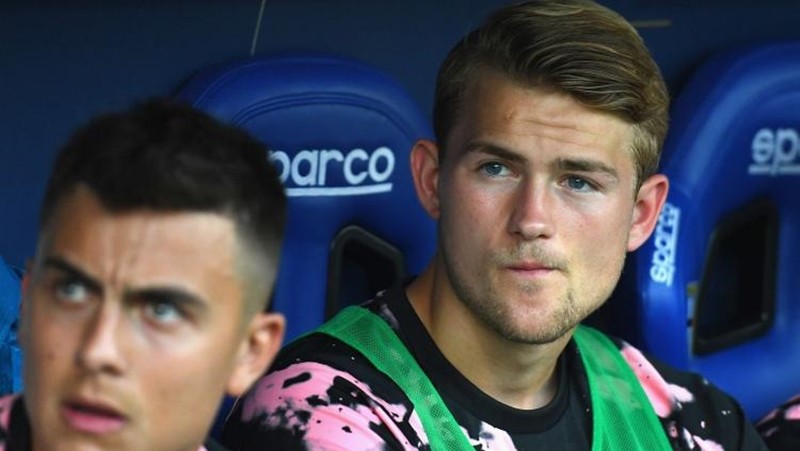 De Ligt nói về việc ngồi dự bị tại Juventus - Bóng Đá