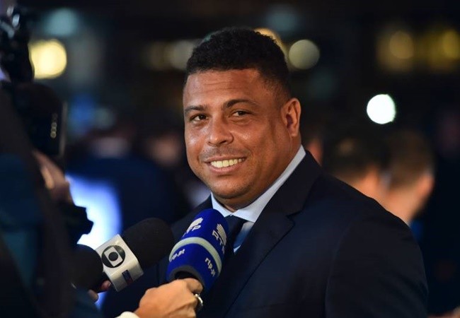 'Siêu đội hình' chưa từng vô địch C1: 'King Zlatan' sát cánh với thần tượng - Bóng Đá