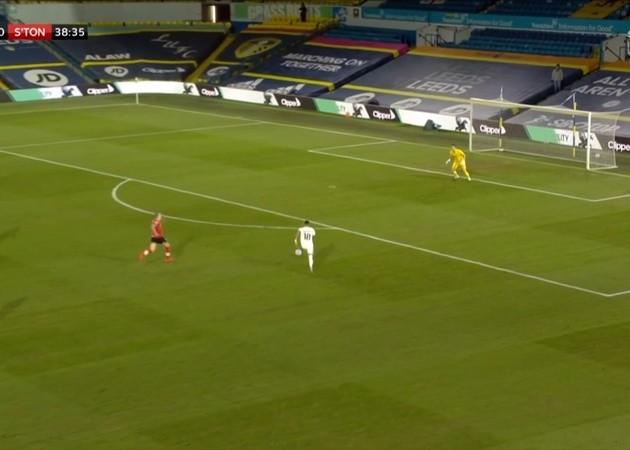 Cựu sao Chelsea hóa 'siêu nhân', cú tắc bóng của năm đã xuất hiện? - Bóng Đá