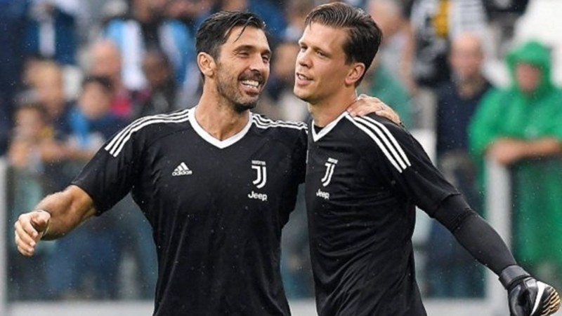Szczesny tự hào khi đẩy Alisson Becker và Buffon lên ghế dự bị - Bóng Đá