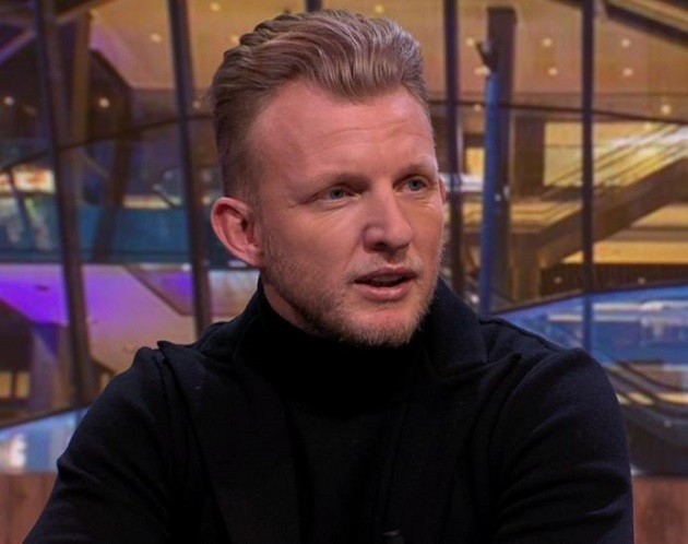 Liverpool icon Dirk Kuyt stunned football fans with his dramatic new look as he ditched his usual curly blonde hair in an appearance - Bóng Đá