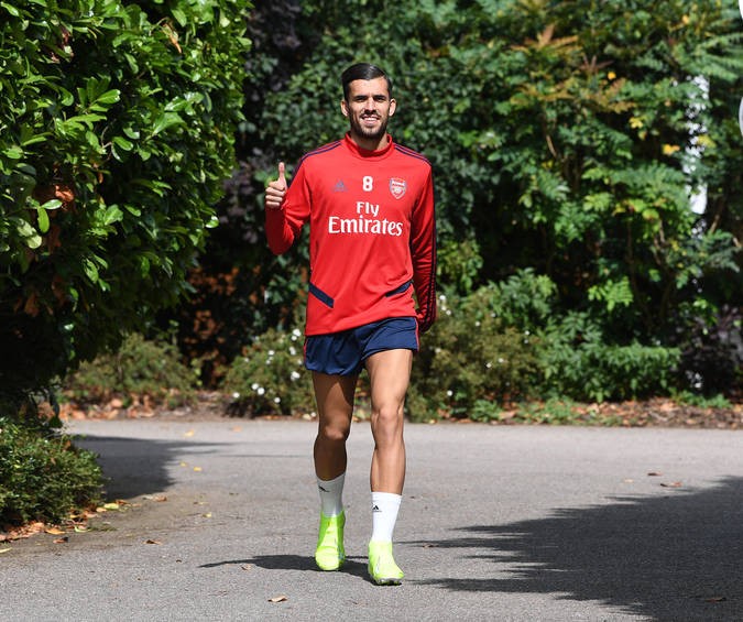 Pepe xỏ háng Xhaka trong buổi tập - Bóng Đá