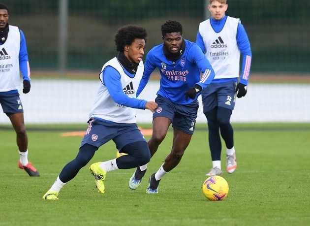 Martin Odegaard pulls off stunning backheel nutmeg assist in Arsenal training session  - Bóng Đá