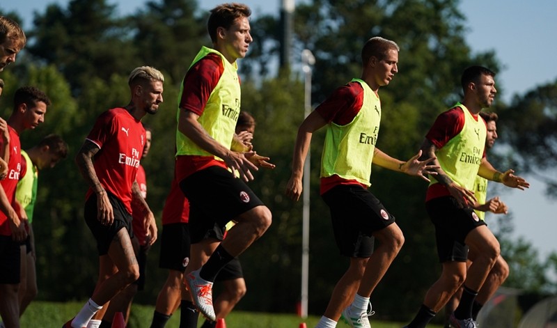 AC Milan tập - Bóng Đá