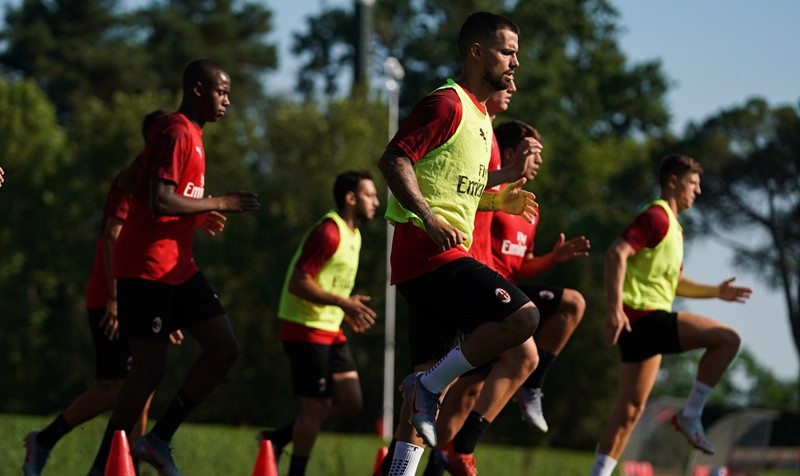 AC Milan tập - Bóng Đá