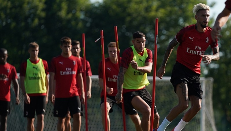 AC Milan tập - Bóng Đá