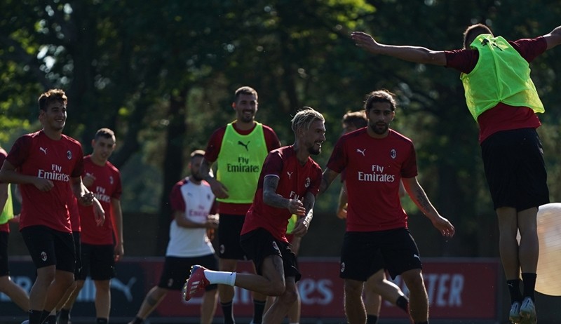 AC Milan tập - Bóng Đá