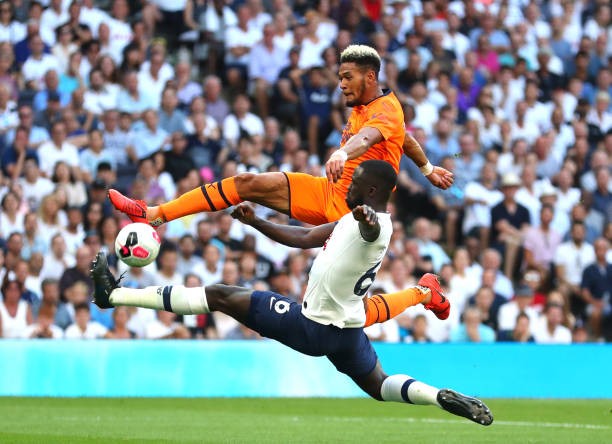 Bị VAR quay lưng, Tottenham thua sốc trên sân nhà - Bóng Đá