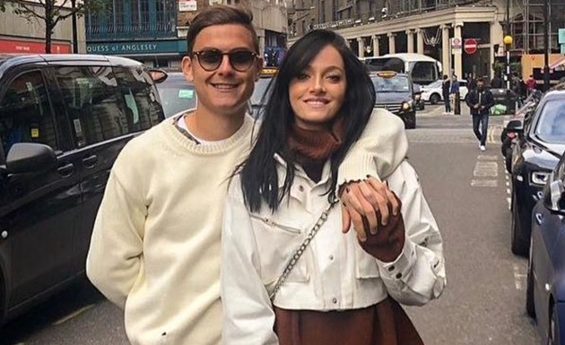 Bạn gái Paulo Dybala nói về việc cách ly do COVID-19 - Bóng Đá