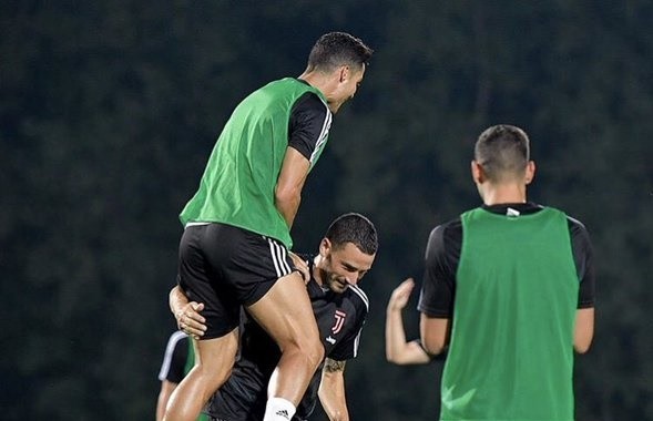 Juve và Ronaldo tập - Bóng Đá