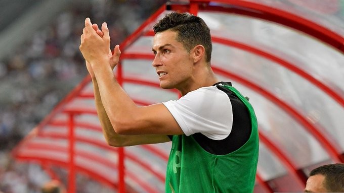 Cristiano Ronaldo smiles wryly after K-League striker Cesinha imitates his iconic celebration - Bóng Đá