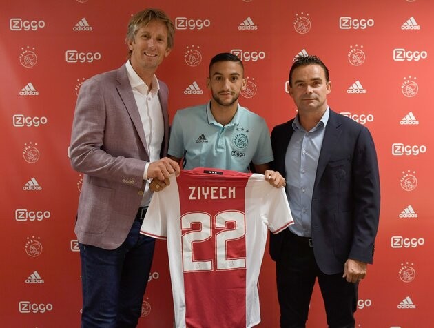 Van der Sar chia tay Ziyech - Bóng Đá