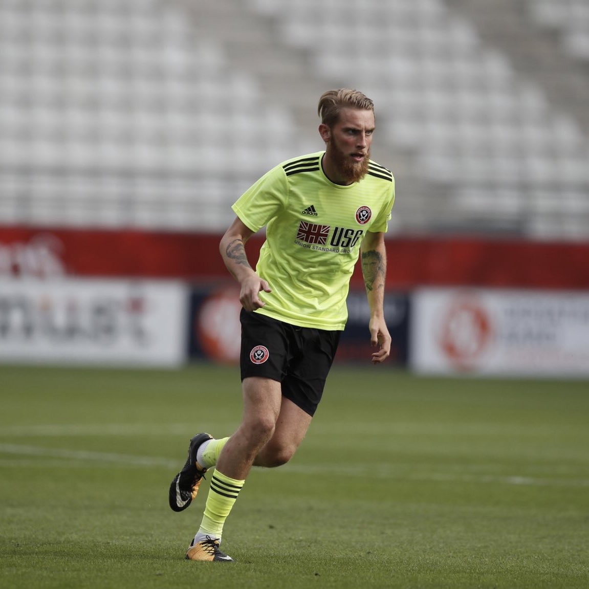 Mang số áo 'khủng', bạn thân Daniel James đá trận đầu tiên cho tân binh Premier League - Bóng Đá