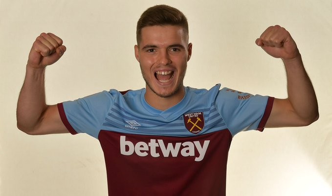 West Ham United sign Portuguese defender Gonçalo Cardoso  - Bóng Đá
