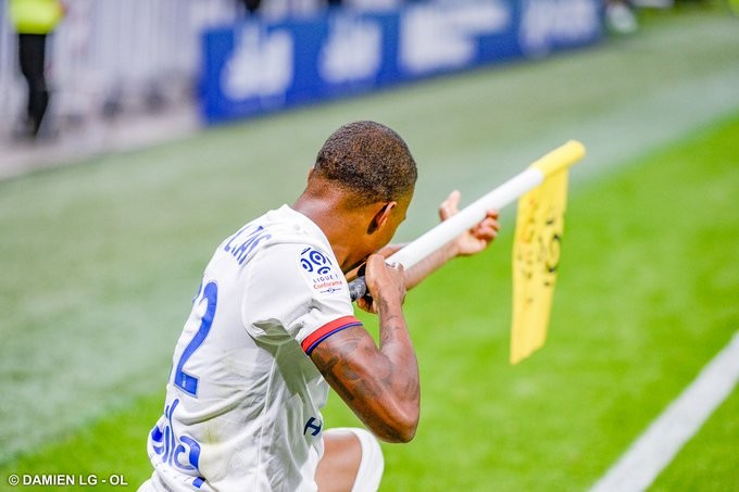 Phũ như Lyon, đền đáp 'ân nhân' bằng một 'set tennis' - Bóng Đá