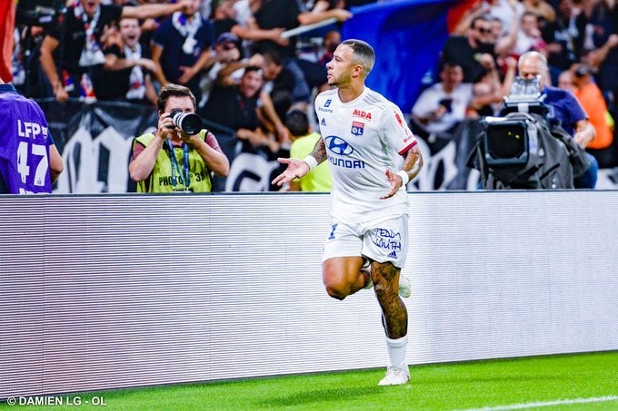 Phũ như Lyon, đền đáp 'ân nhân' bằng một 'set tennis' - Bóng Đá