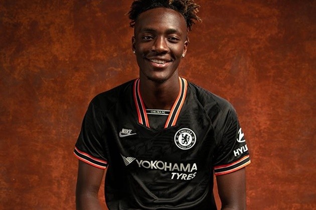 PHOTOS: Wolves, Chelsea, Spurs release new third jerseys - Bóng Đá