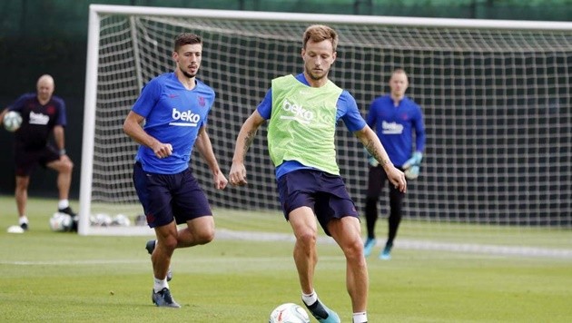 NHM Barca bất ngờ với việc Juve đề nghị đổi Bernardeschi lấy Rakitic - Bóng Đá